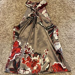 Ann Taylor 0P petite large Flower print halter top in gray. Side zipper